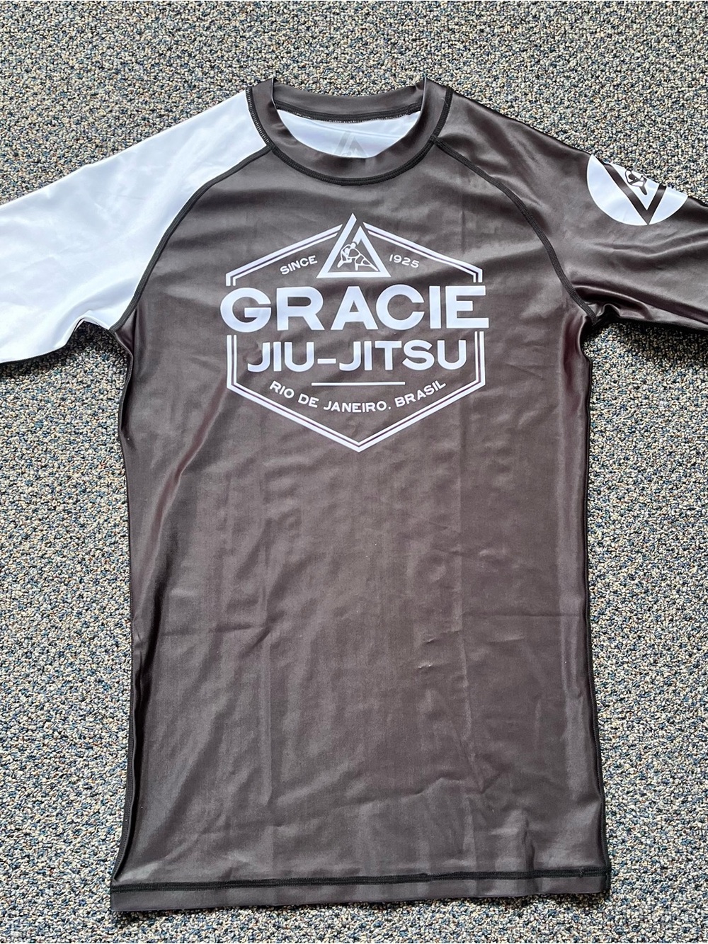Gracie Jiu-Jitsu Short Sleeve Rash Guard in Black and White